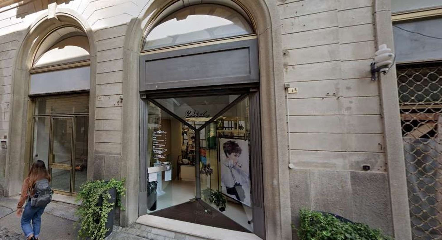 11 rooms Apartment in Novara, Italy No. 202133