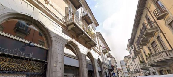 11 rooms Apartment in Novara, Italy No. 202133 2