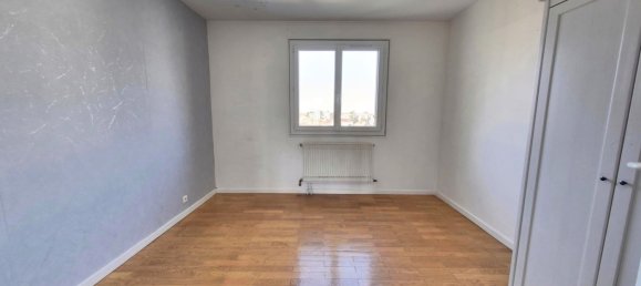 Apartamento de 2 dormitorios en Fontaine, France No. 208118 9