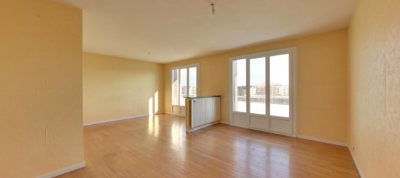 Apartamento de 2 dormitorios en Fontaine, France No. 208118 4
