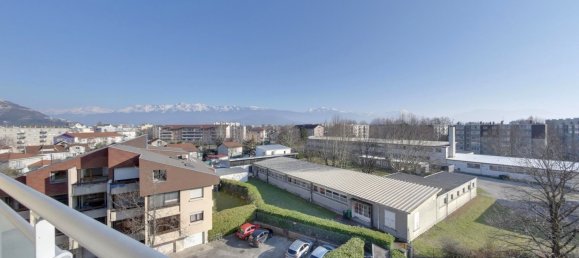 Apartamento de 2 dormitorios en Fontaine, France No. 208118 5