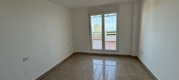 3 bedrooms Penthouse in La Duquesa, Spain No. 56251 11