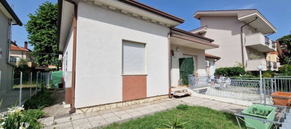 Villa de 6 dormitorios en Riccione, Italy No. 328021 2