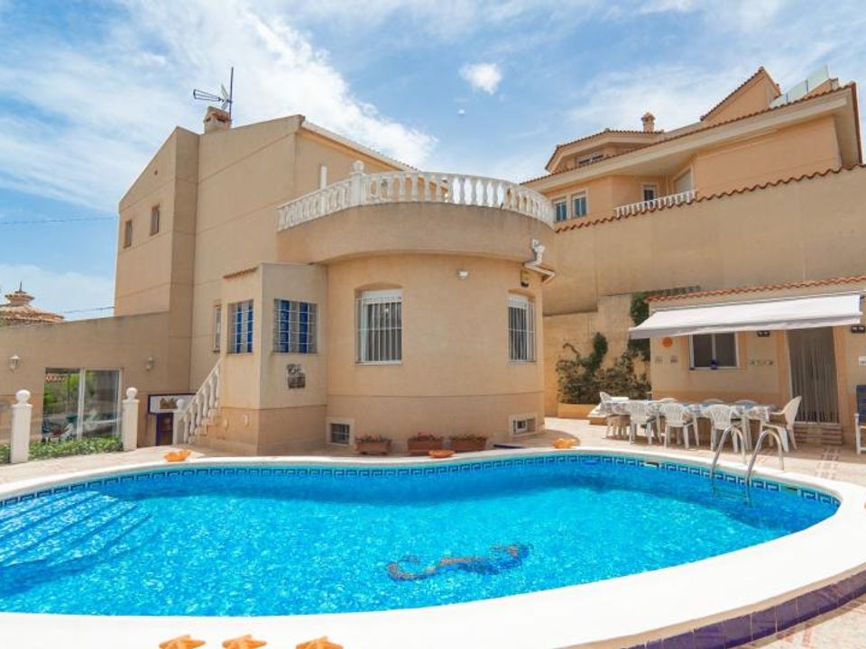 Villa de 5 dormitorios en Ciudad Quesada, Spain No. 188294