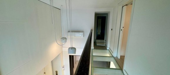 4 bedrooms Apartment in Naples, Italy No. 9781 14