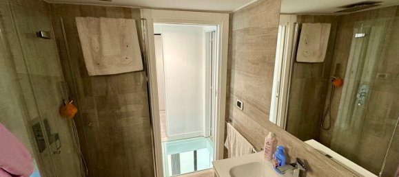 4 bedrooms Apartment in Naples, Italy No. 9781 36