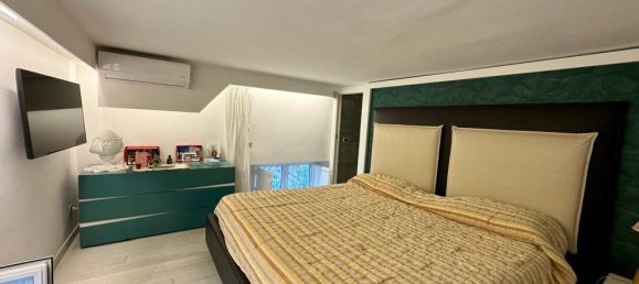 4 bedrooms Apartment in Naples, Italy No. 9781 23