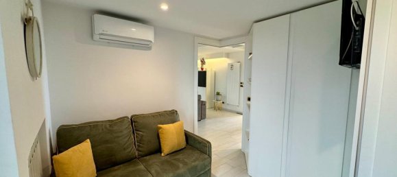 4 bedrooms Apartment in Naples, Italy No. 9781 20