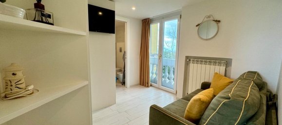 4 bedrooms Apartment in Naples, Italy No. 9781 18