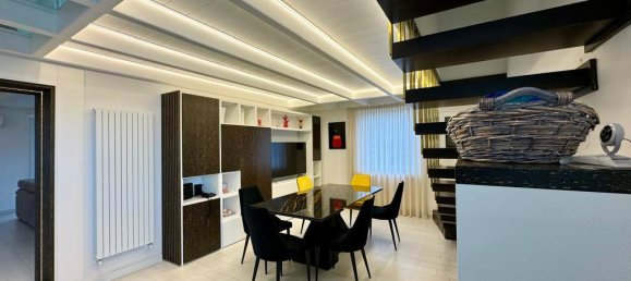 4 bedrooms Apartment in Naples, Italy No. 9781 8