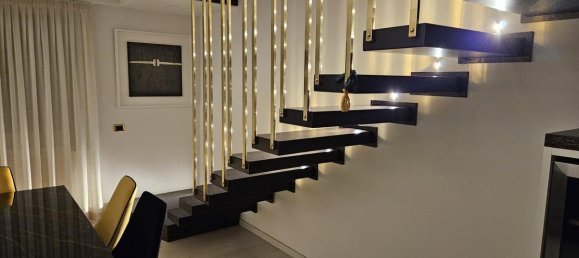 4 bedrooms Apartment in Naples, Italy No. 9781 13