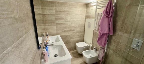 4 bedrooms Apartment in Naples, Italy No. 9781 33