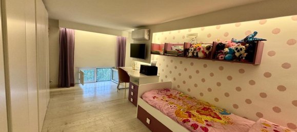 4 bedrooms Apartment in Naples, Italy No. 9781 31