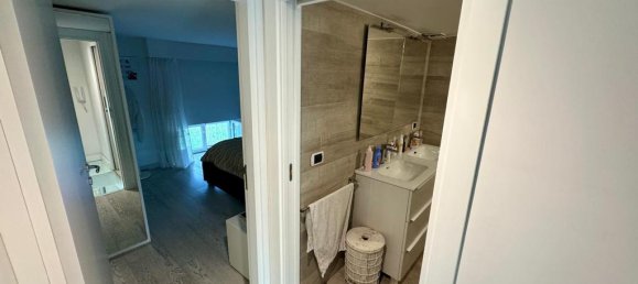 4 bedrooms Apartment in Naples, Italy No. 9781 25