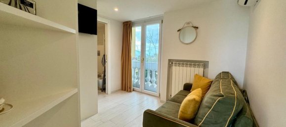 4 bedrooms Apartment in Naples, Italy No. 9781 19