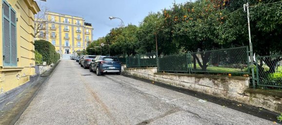 4 bedrooms Apartment in Naples, Italy No. 9781 7