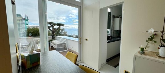 4 bedrooms Apartment in Naples, Italy No. 9781 11