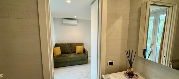 4 bedrooms Apartment in Naples, Italy No. 9781 24