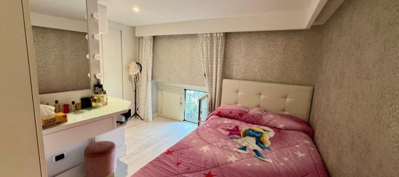 4 bedrooms Apartment in Naples, Italy No. 9781 28