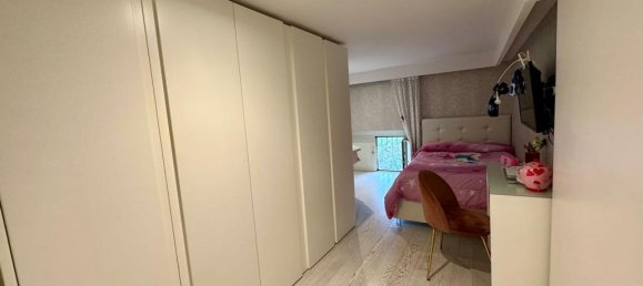 4 bedrooms Apartment in Naples, Italy No. 9781 29