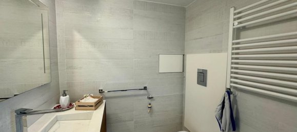 4 bedrooms Apartment in Naples, Italy No. 9781 37