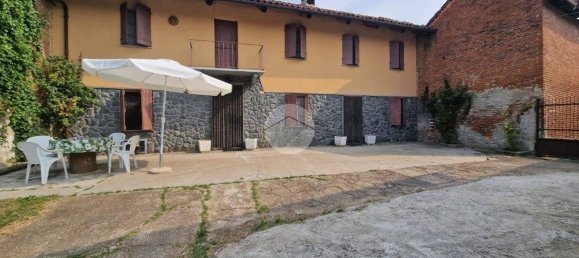 3 bedrooms House in Tigliole, Italy No. 320122 2