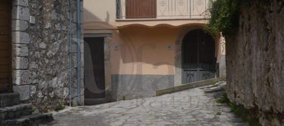 6 rooms House in Settefrati, Italy No. 154072 3