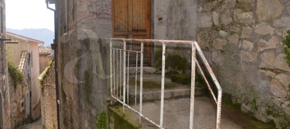 6 rooms House in Settefrati, Italy No. 154072 10