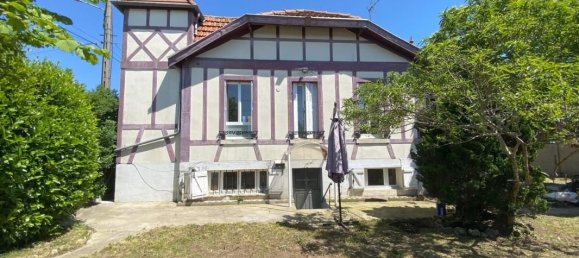 5 bedrooms House in Goussainville, France No. 169652 4