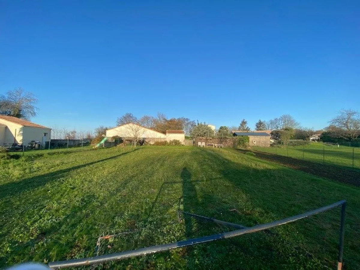 703m² Land in Deux-Sevres, France No. 110858