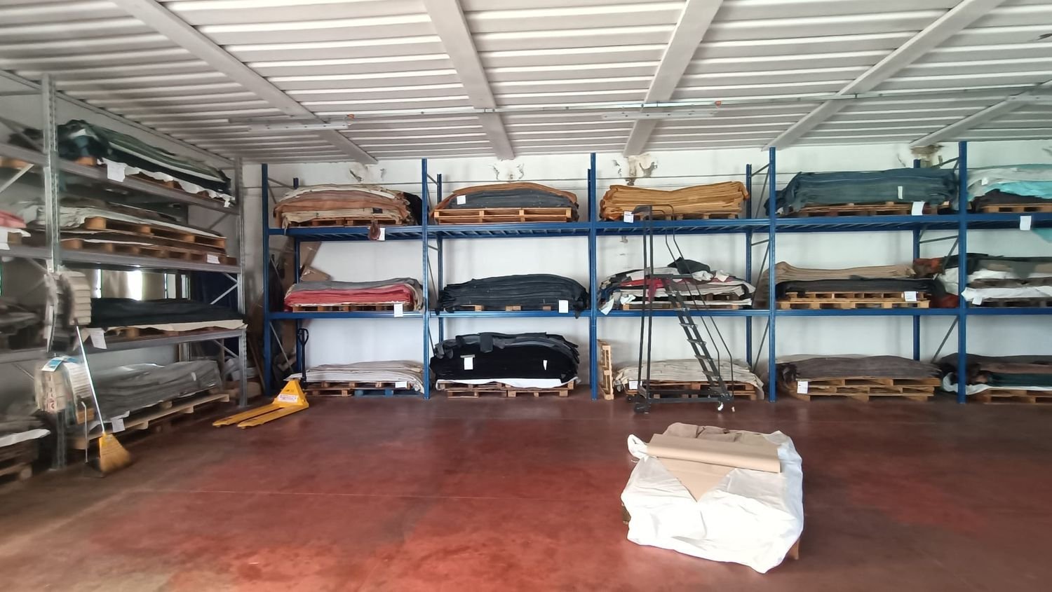  عقار تجاري في Quarrata, Italy 300متر مربع رقم 310846