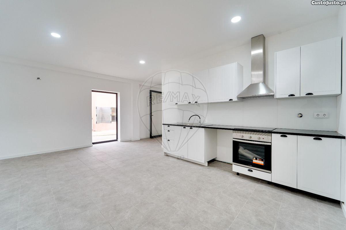 Casa de 4 dormitorios en Vilarinho do Bairro, Portugal No. 184206