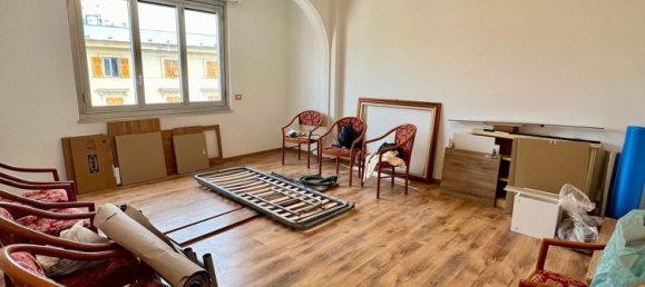 3 rooms Apartment in Genoa, Italy No. 35857 10