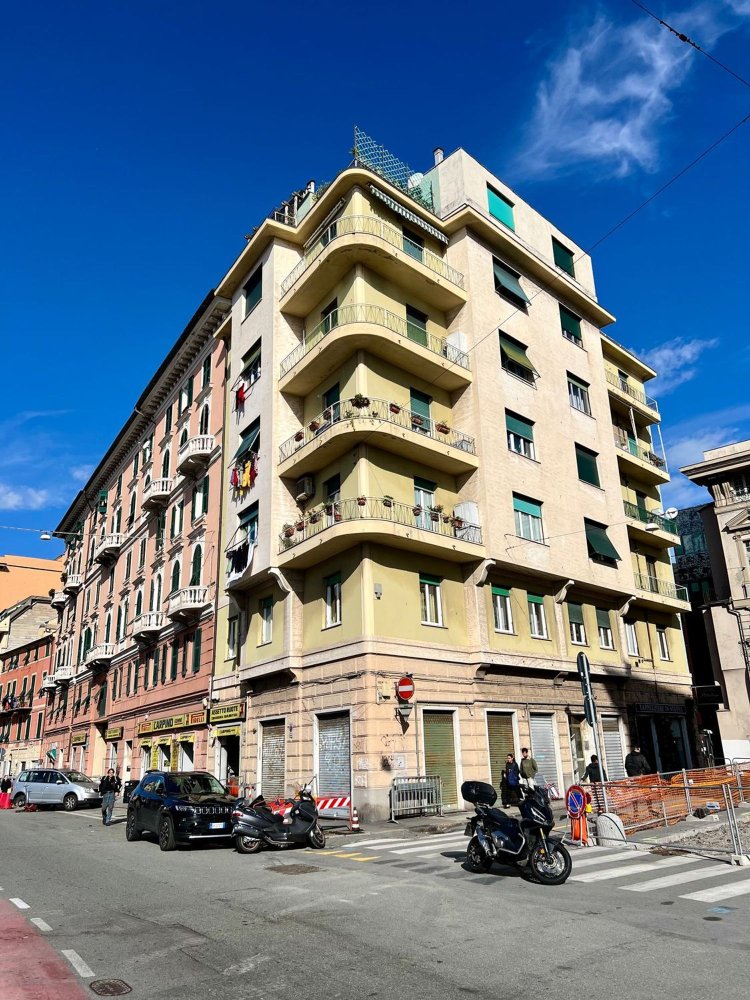 3 rooms Apartment in Genoa, Italy No. 35857
