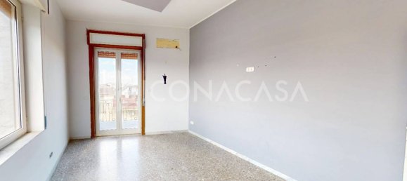 3-salle Appartement à Brusciano, Italy No. 24059 8