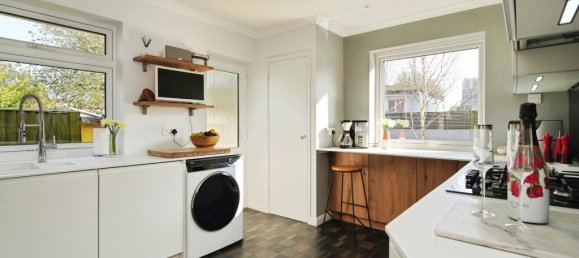 3 bedrooms Bungalow in Brighton and Hove, United Kingdom No. 10492 4