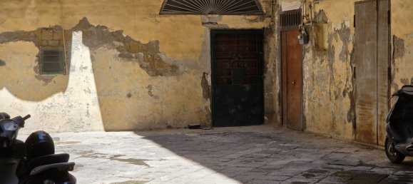 93m² Commercial property in Naples, Italy No. 274319 3