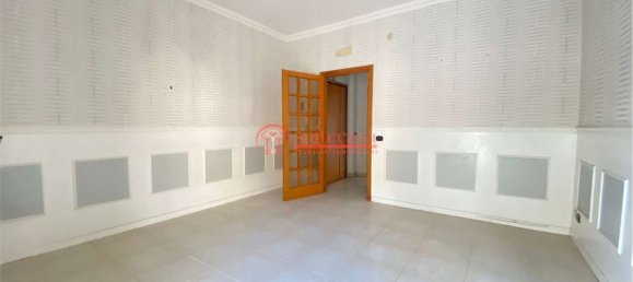 Квартира с 5 комнатами в Трани, Италия № 77233 17