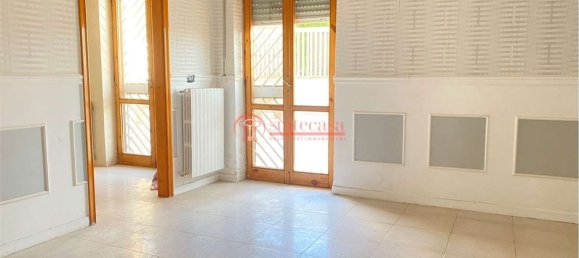 Квартира с 5 комнатами в Трани, Италия № 77233 18