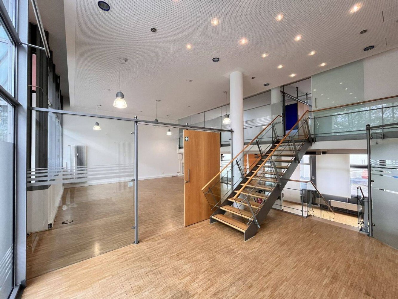 228m² Office in Muhldorf am Inn, Germany No. 164202