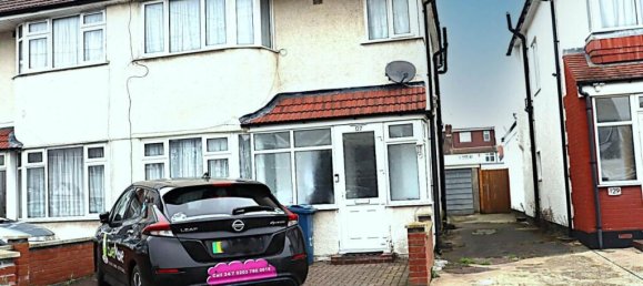 3 bedrooms House in Harrow, United Kingdom No. 13432 2