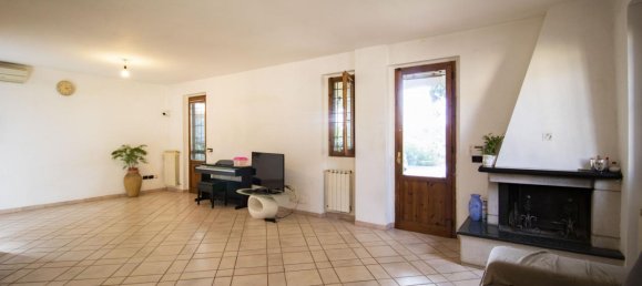 4 rooms House in Carmignano, Italy No. 128490 17