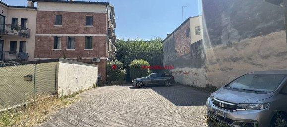 4 bedrooms Apartment in Vicenza, Italy No. 324131 3