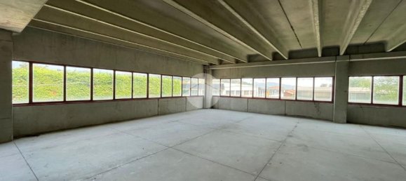371m² Warehouse in Albano Sant'Alessandro, Italy No. 153521 16