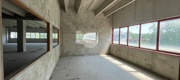 371m² Warehouse in Albano Sant'Alessandro, Italy No. 153521 18