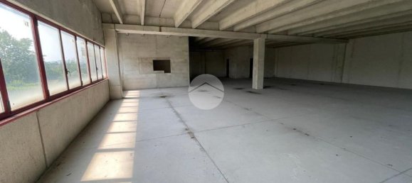 371m² Warehouse in Albano Sant'Alessandro, Italy No. 153521 11