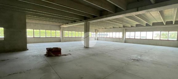 371m² Warehouse in Albano Sant'Alessandro, Italy No. 153521 12