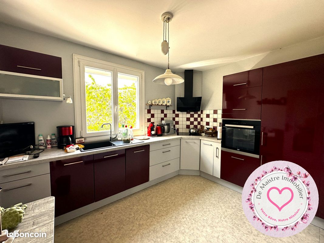 Casa de 5 dormitorios en Sully-sur-Loire, France No. 60677