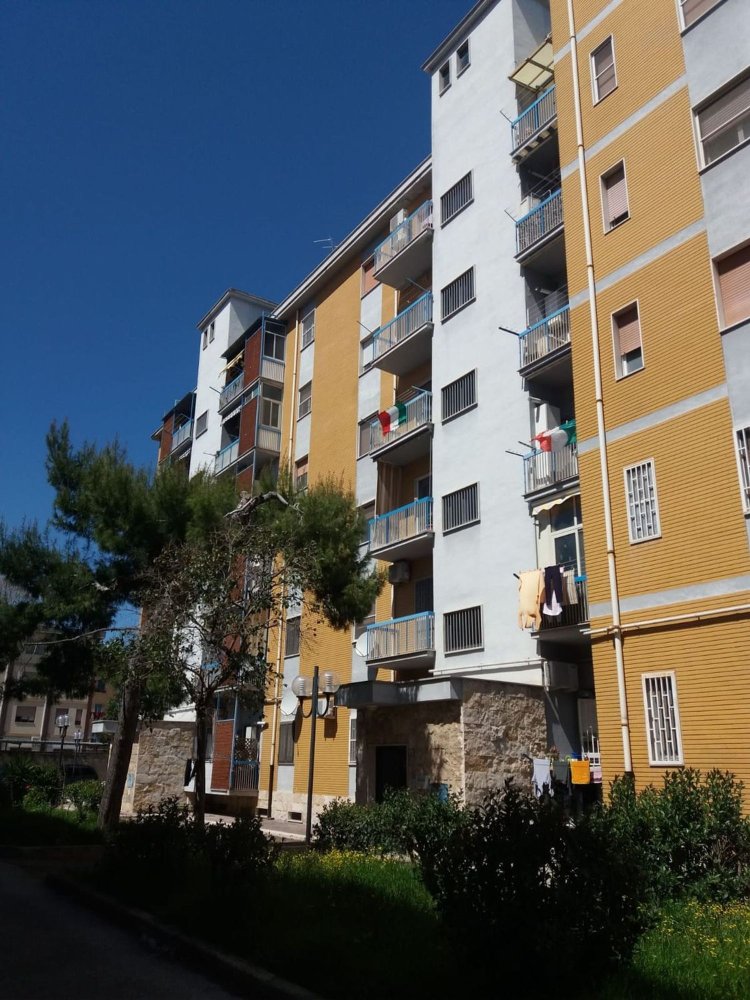 Apartamento de 3 dormitorios en Foggia, Italy No. 339763