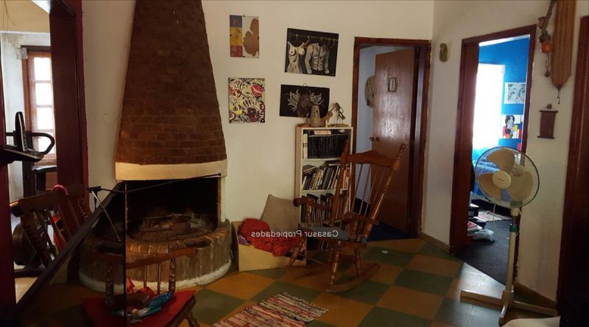 3 bedrooms House in Montevideo, Uruguay No. 830